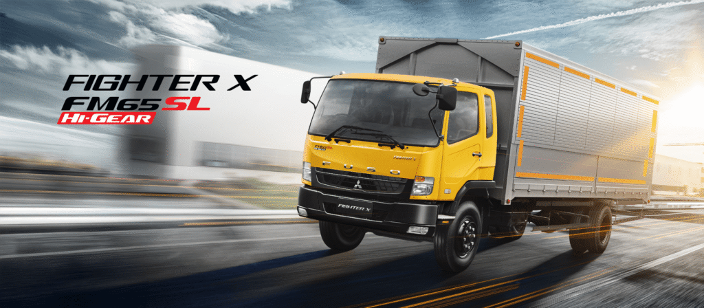 Mitsubishi Fuso Fighter X FM65FSL Hi-Gear sebagai referensi perbandingan Hi-Gear dan varian standar